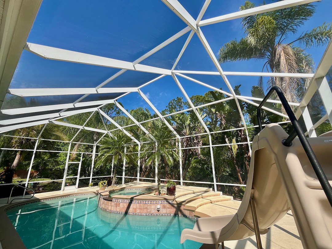 Expert Pool Enclosure Cleaning In Ormond Beach, Florida