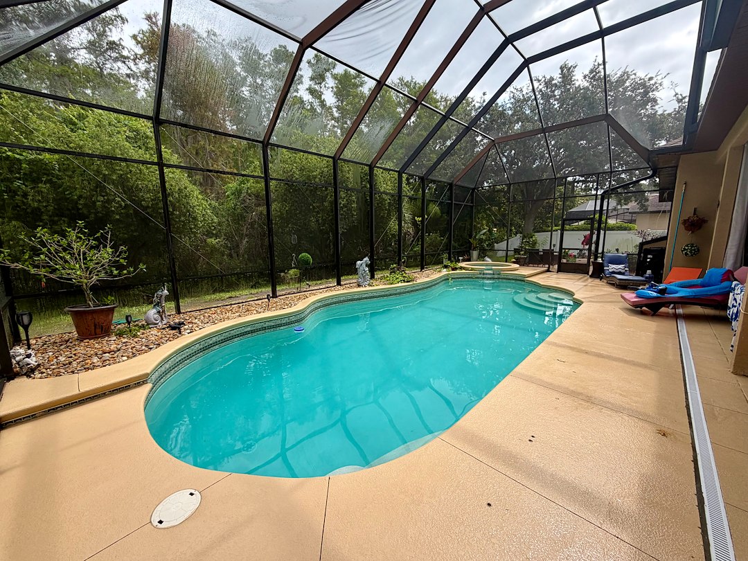 Professional Pool Enclosure Cleaning Services in Port Orange, Florida